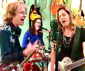 Singing with ACTION SKULLS